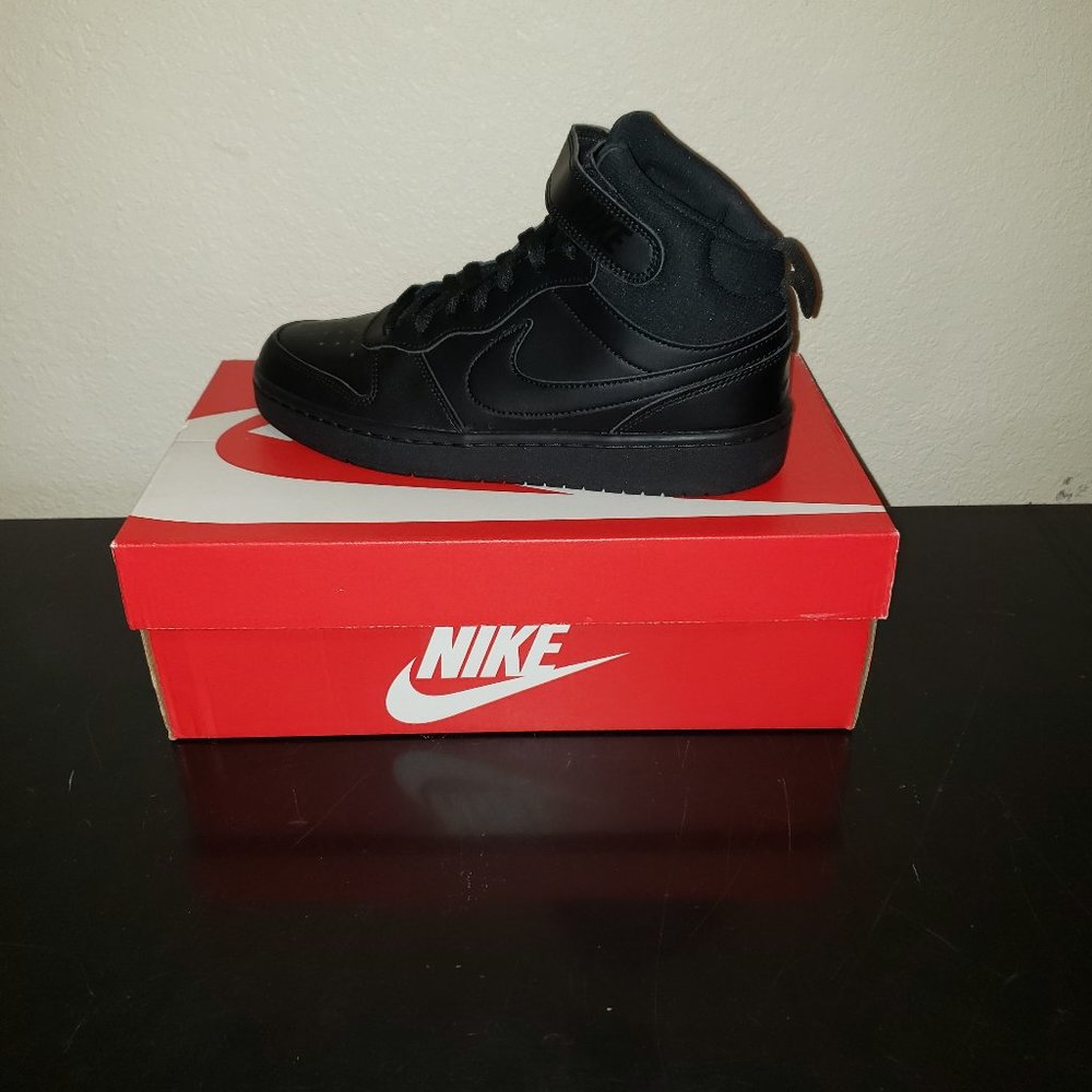 Nike Court Borough Mid 2
